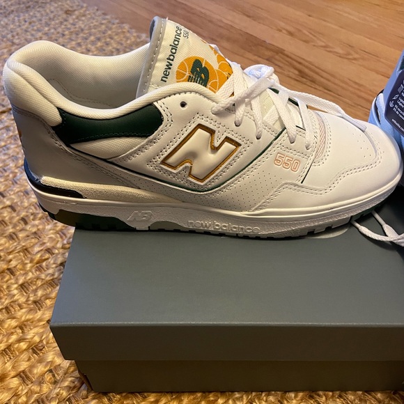 New Balance 550 - Picture 2 of 9